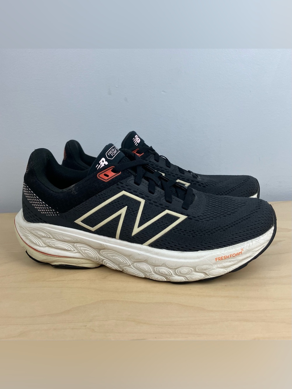 New Balance Women’s Size 8.0 B Fresh Foam X 860v14 Black Athletic Running Shoes.